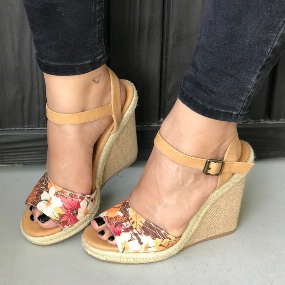 NIB Floral Print Espadrille Platform Wedge Sandal - Picture 2 of 7
